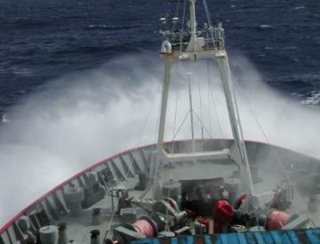 RRS James Clark Ross forward mast