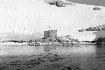 Orford Cliff refuge hut, 1957. (Photographer: James Madell; Archives ref: AD6/19/2/W3/1b)