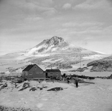 Horseshoe Island station complex, 1956. (Photographer: Francis Ryan; Archives ref: AD6/19/2/Y4/2)