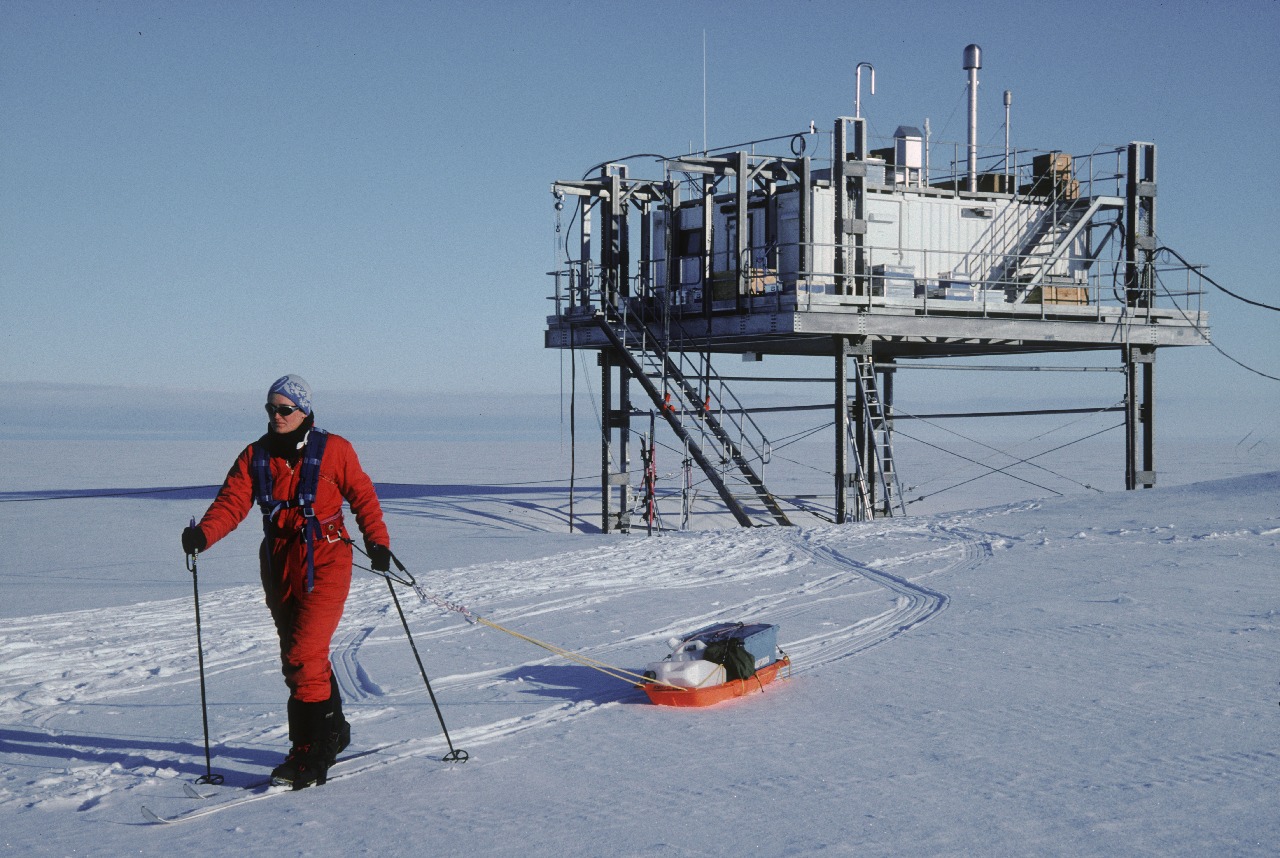 A man is cross country skiing in the snow.