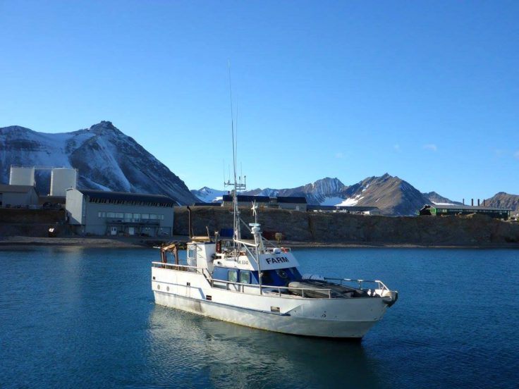 Arriving at Ny Alesund by boat (Anna Belcher)