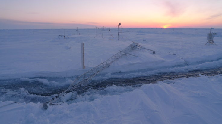 Fallen weather mast: the 10m weather mast was cut down by the raging storm (Markus Frey)