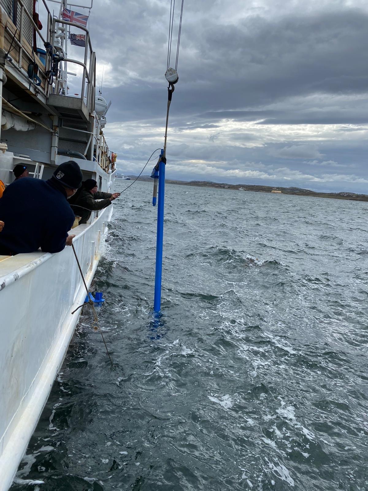 The echosounder onto the side of the R/V Braveheart