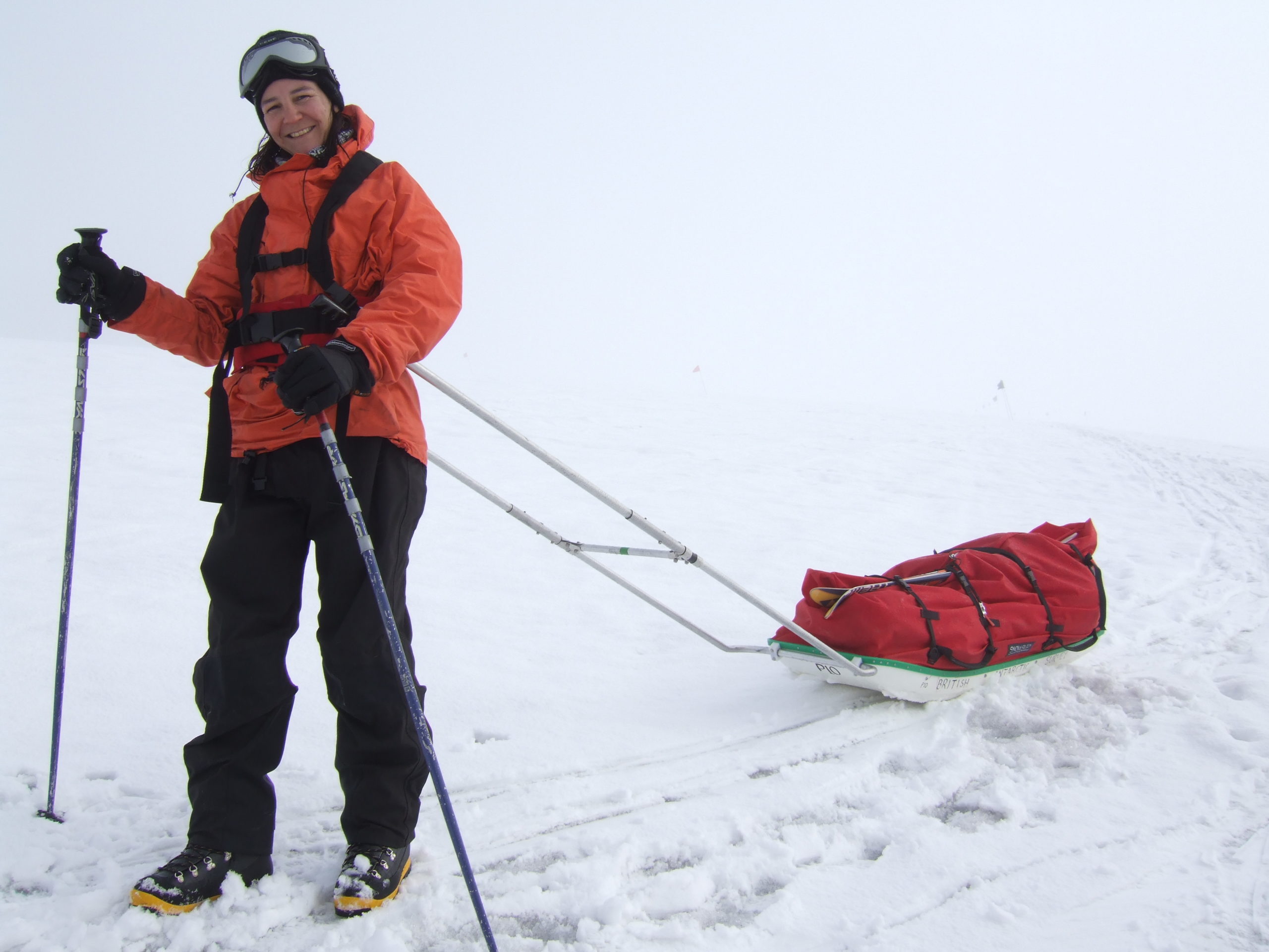Amelie Kirchgaessner pulling a sledge