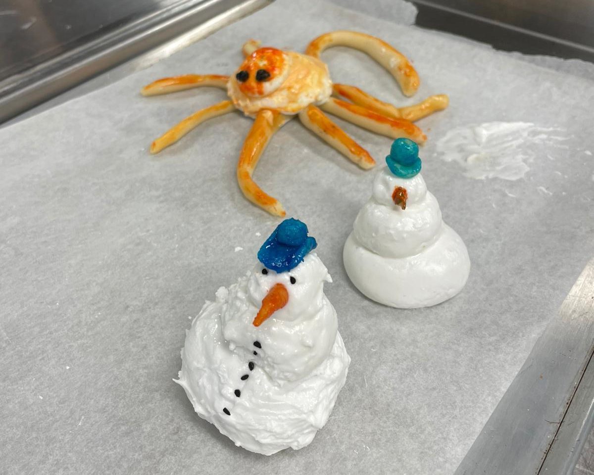 Meringue snowman and mincemeat sea spiders