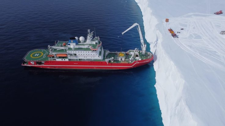 A small boat in a body of water