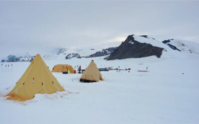 A tent in the snow