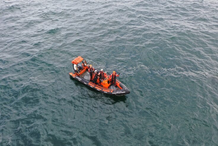 Sarah Manthorpe, Liz Mackley, Emilio Zelada Reyes and Williams Rojas on the RIB. 