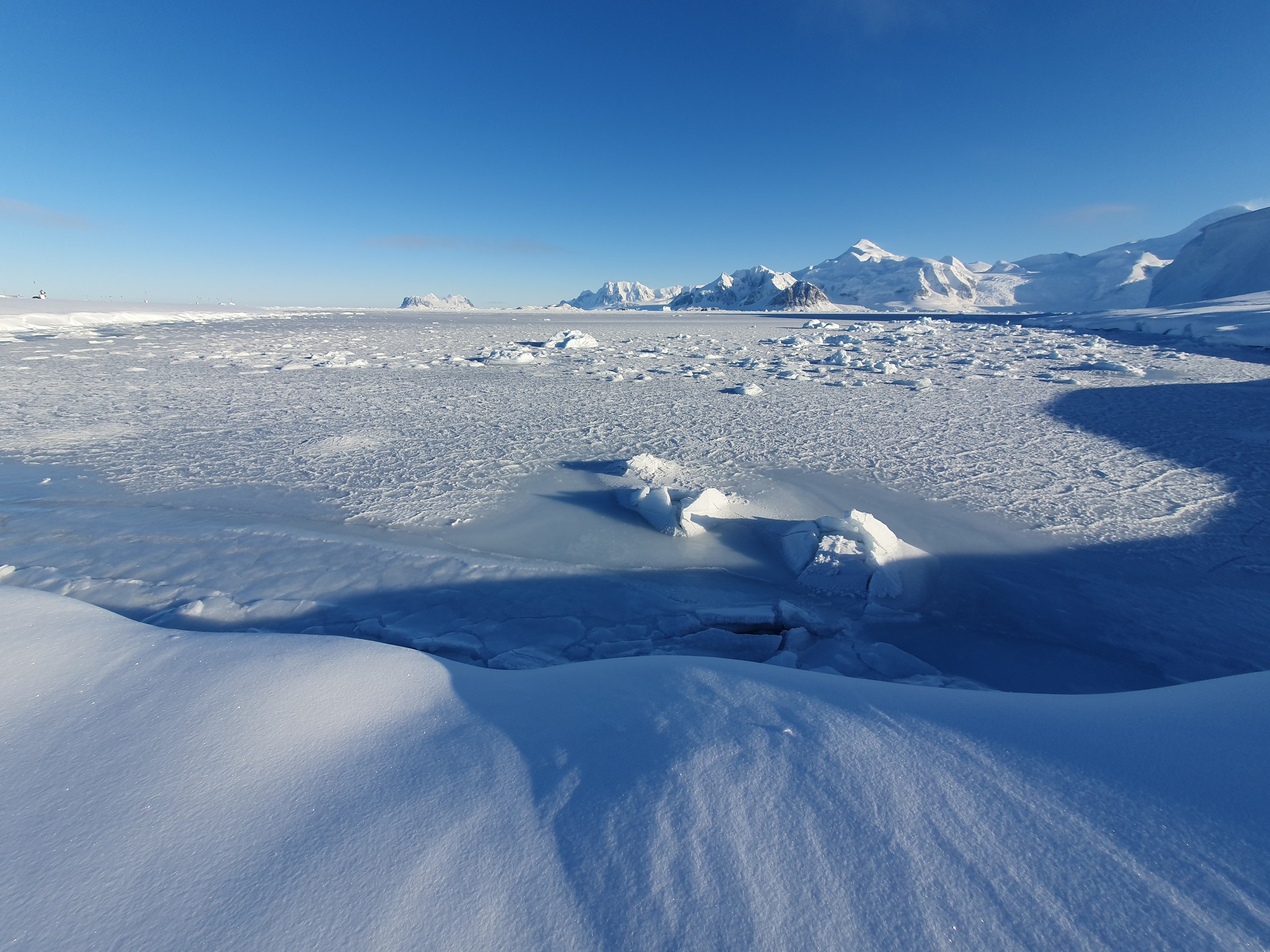 A snow covered mountain
